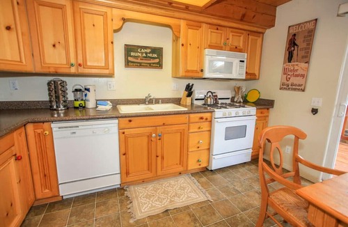 Sugarloaf House | Mountain Cabin-Spa-Fireplace-Walk to Forest!