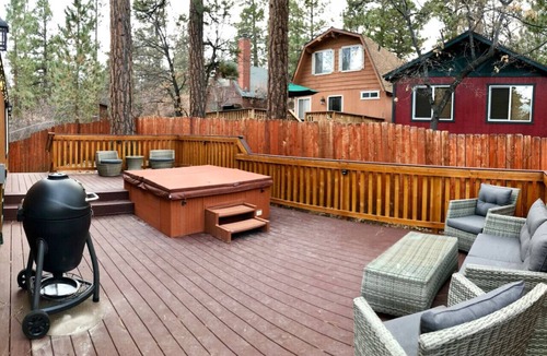 Sugarloaf House | Mountain Cabin-Spa-Fireplace-Walk to Forest!