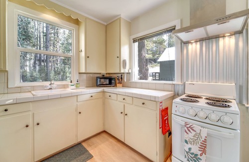 Soda Springs Cabin | Mountain Cabin with Deck < 1 Mile to Ski Resort!