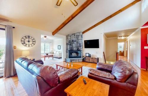 Groveland House | Mountain Lake Retreat