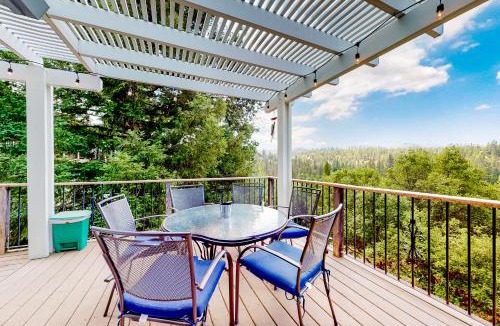 Groveland House | Mountain Lake Retreat