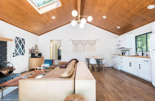 Fern Valley Cabin | Mountain mod cabin w/EV charging - Fernwood