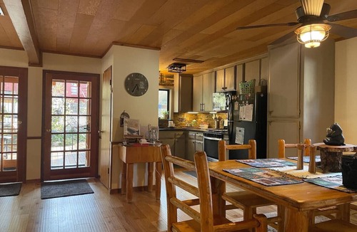 Wrightwood Cabin | Mountain Pines Lodge in Wrightwood