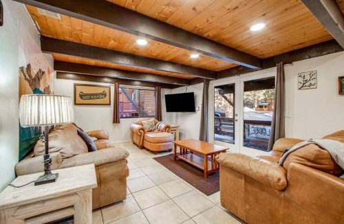 Big Bear Lake Ski Chalet | Mountain & Ski Slope View Cabin 3bd/3bth Sleeps 10