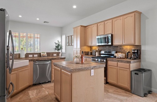 Desert Hot Springs House | Mountain View house w/Giant SPA, Poker table, games, BBQ, lots of entertainment!