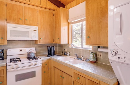 Pine Mountain Club Cabin | Mountain-View Haven w/Deck in Pine Mountain Club