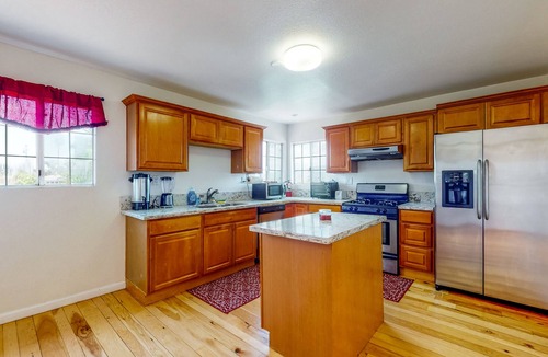 Lake Elsinore House | Mountain-view home with private pool, putting green, grill, & dog-friendly yard