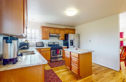 Lake Elsinore House | Mountain-view home with private pool, putting green, grill, & dog-friendly yard