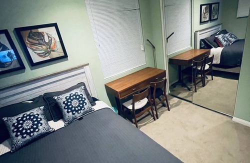 Upland Bed & Breakfast | Mountain View house upland shared room