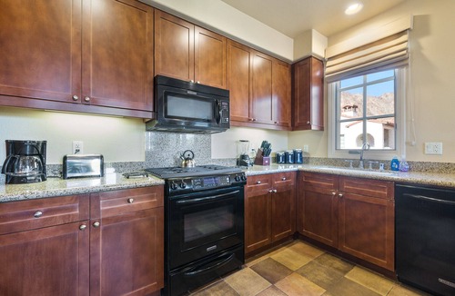La Quinta Condo | Mountain View! Luxurious Villa near Clubhouse with Mountain Views - Pet Friendly! - Upstairs (C48)