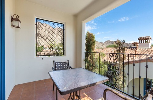 La Quinta Condo | Mountain View! Luxurious Villa near Clubhouse with Mountain Views - Pet Friendly! - Upstairs (C48)