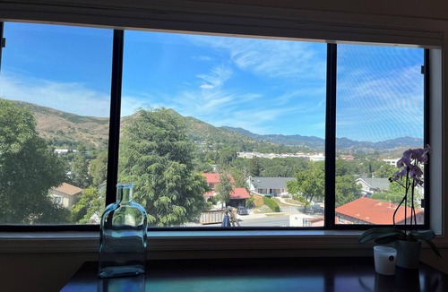 Agoura Hills House | Mountain View Poolside Retreat-Spacious 5-bedroom house in Agoura Hills Ca