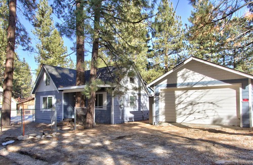 Big Bear Lake House | Mountainaire Cabin: steps to Lake/Park/Restaurants