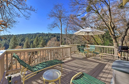 Lake Arrowhead Cabin | Mountainside Cabin w/Deck - 16 Miles to Skiing!