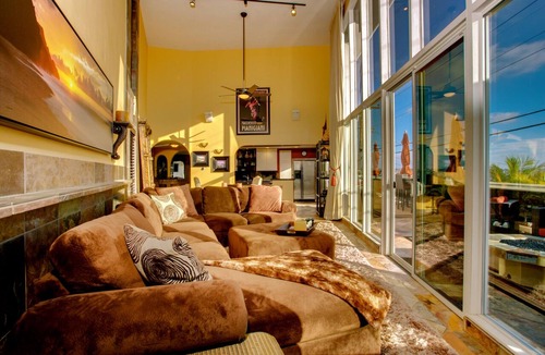 North Pacific Beach House | MT. SOLEDAD BEACH PARADISE - AMAZING PANORAMIC VIEWS! - HEATED POOL & JACUZZI