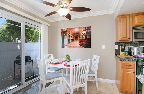 Downtown Condo | Multi-Level 2BR-Fast WiFI-Free Parking!-CM-1