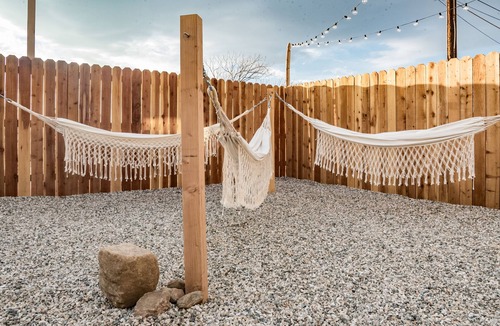 Joshua Tree House | Mystical Oasis: *HOT TUB* Walk to Town | Closest To Park