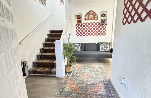 Downtown Los Angeles House | Naryn Guest house