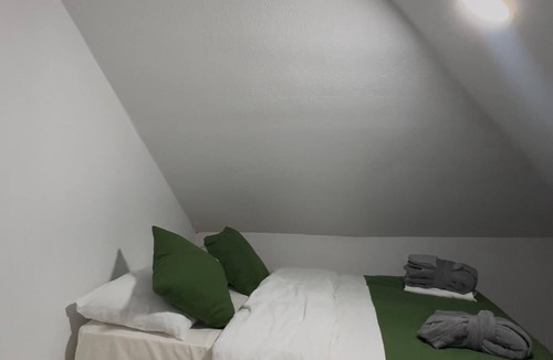 Downtown Los Angeles House | Naryn Guest house