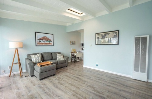 Beach Barber Tract Condo | Nautical Ocean View Unit! Walk to Windansea! - Ocean Views!