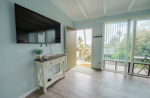 Beach Barber Tract Condo | Nautical Ocean View Unit! Walk to Windansea! - Ocean Views!