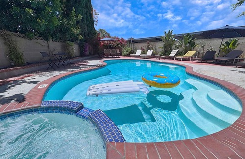 Southwest Anaheim Villa | Near Disneyland, 6BR, 4BA Pool/Hut Tub, 3300 sqft