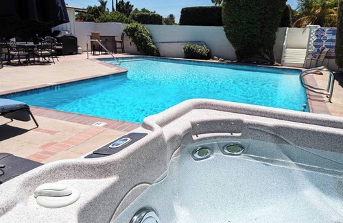 Southwest Anaheim House | Near Disneyland and Knott's Berry Farm Pool house with Arcade, and putting green