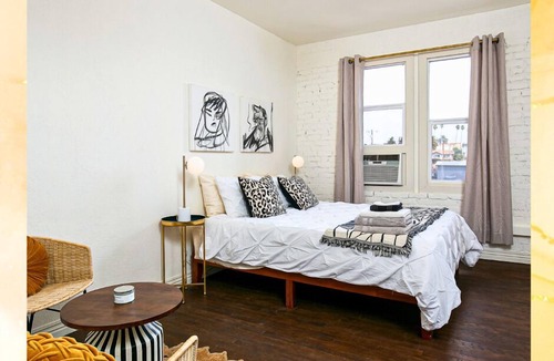 Rampart Village Apartment | Near DTLA! Nice & Cozy Studio for 2!