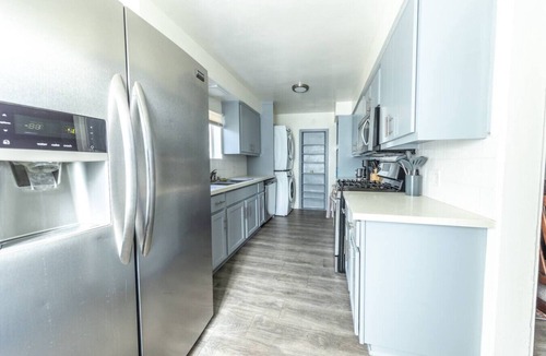 Willmore House | Near Long Beach Downtown Full House | 2 King6Queen