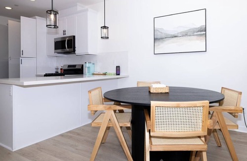 Guasti Apartment | Near ONT Modern Designer Stay Bright Chic Spacious