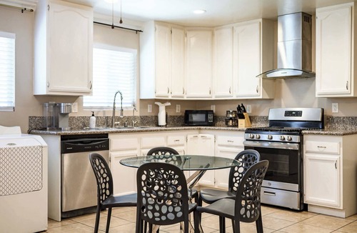 Westmont House | Near ONT Modern Family Home w Full Amenities