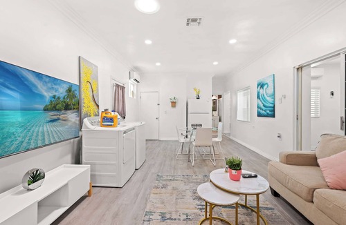 Westmont House | Near ONT Spacious & Bright Home Fully Equipped
