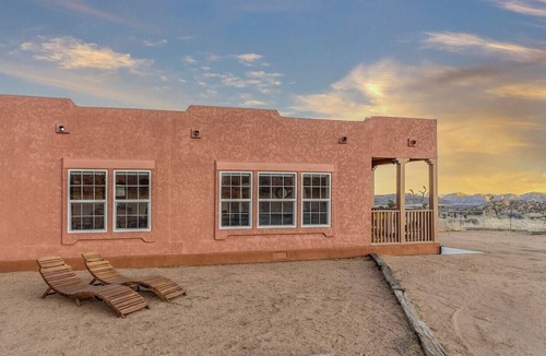 Pioneertown House | Near Pappy & Harriet's + Rimrock Ranch