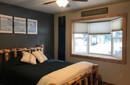 Pioneer Trail House | NEAR SLOPES AND LAKE! Rustic, Cozy, Renovated, Unique, Modern, hot tub!