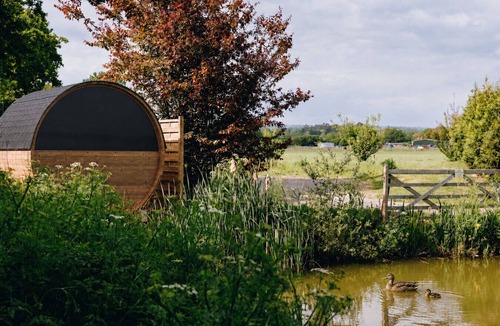 Ford Cabin | Nestledstays - The Farm Lodge