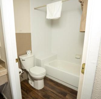Lakehead-Lakeshore Hotel | Neu Lodge Motel