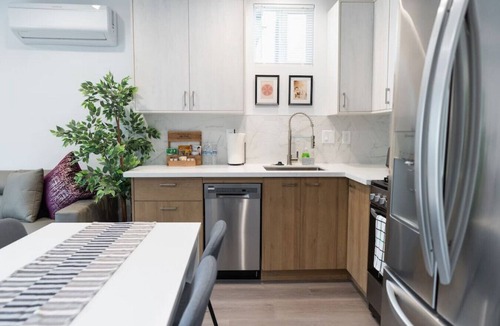 NoHo Arts District House | NEW 1-BEDROOM HOME BUILT IN 2022 LOCATED IN THE AWESOME NOHO ARTS DISTRICT AREA (p54)