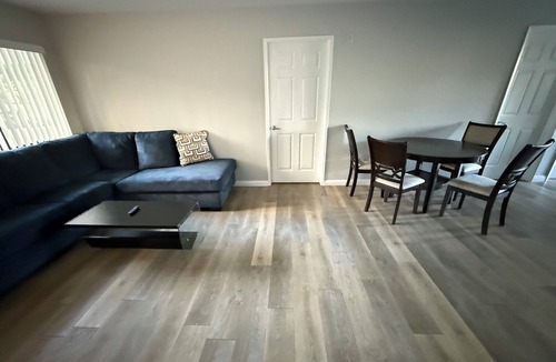 Burbank Apartment | New 2-bedroom apartment in charming Burbank Empire Center with WiFi, AC