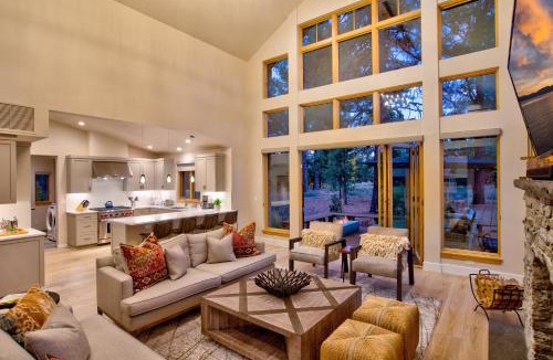 Truckee House | NEW 4BD Residence in the Signature Home Collection at Old Greenwood!