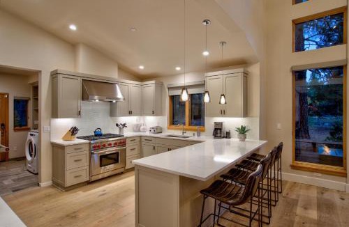 Truckee House | NEW 4BD Residence in the Signature Home Collection at Old Greenwood!