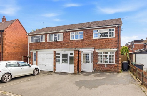 Bedworth House | New 4BR Home in Bedworth, Driveway Parking, with Workspaces, Free WiFi, Near M6