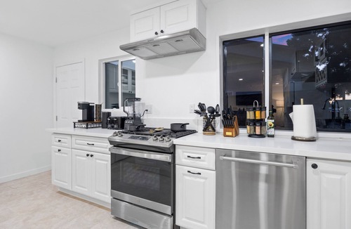 Westminster House | NEW! A Modern Oasis with Game room 15mins to Disneyland,beaches&more!