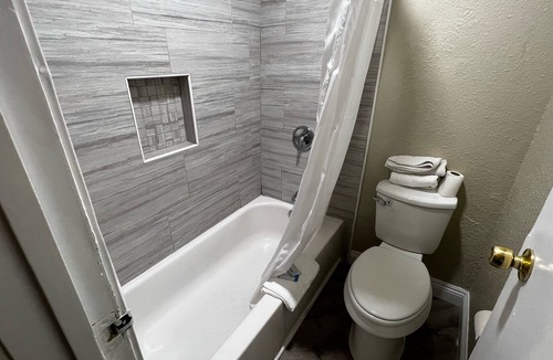 Orange Hotel | New American Inn and Suites