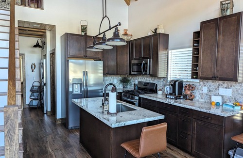 Woodlands House | NEW Big Bear Family Cabin & Bestselling Thriller Author Retreat