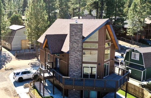 Woodlands House | NEW Big Bear Family Cabin & Bestselling Thriller Author Retreat