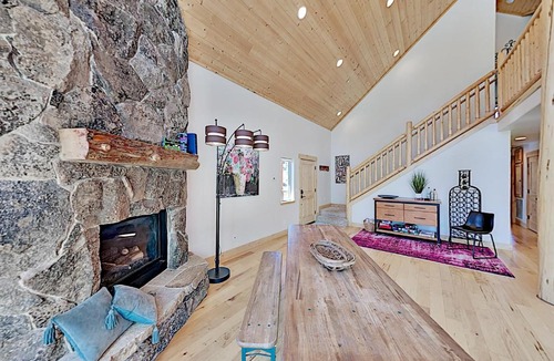 Mountain View Estates House | New-Build Chalet with Mountain Views & Hot Tub home