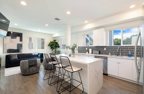 Pico-Union House | New build. Stylish furnishings near Downtown &Hollywood