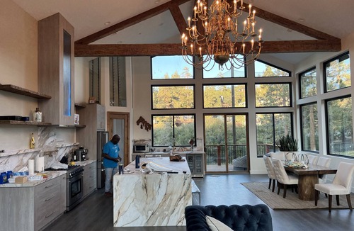 Big Bear Lake House | New Build- Walking distance to Slopes-Jacuzzi-Theater, Pool Table, -