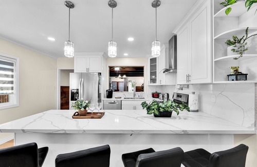 Madrona House | NEW-by the Beach, KingBed, 11miles to LAX, 5b in Torrance fast WiFi & AC