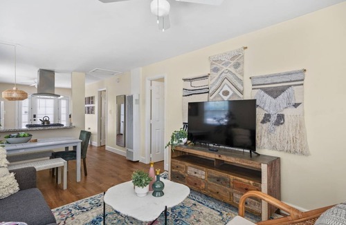 Old Town Apartment | New central SD oasis in Old Town close everything!